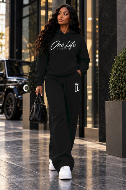 Female model wearing the Black ON GO Set, front view