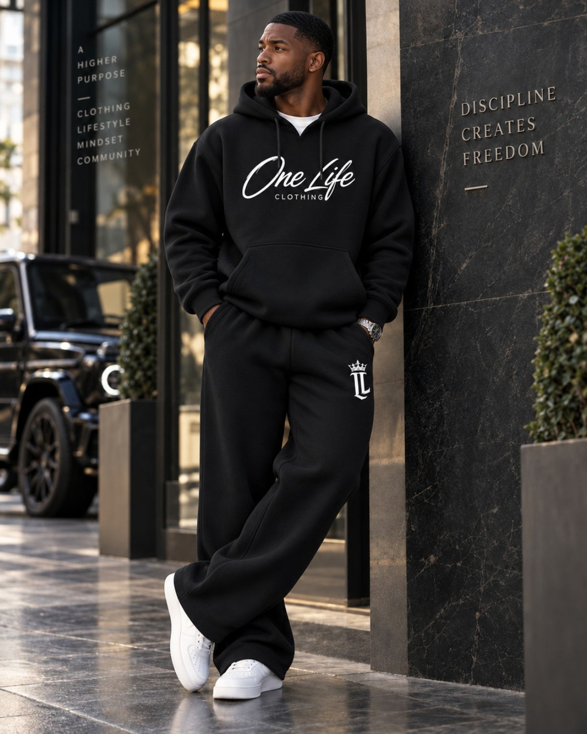 Male model wearing the Black ON GO Set, front view